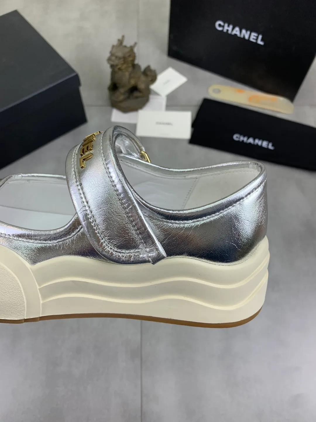 Men's men's shoes 💰P562 new high quality Chanel 25k spring counter new top quality [proud] This boot is really a lucky star for small people, thick sole 5cma more refined rhombus, slim legs, the key is very comfortable upper foot: imported cowhide lining: sheepskin lining outsole: genuine molded tpu outsole ~ 5cm heel height Color: 3️⃣ colors available Size: 35-40 (41 made to order, non-refundable)